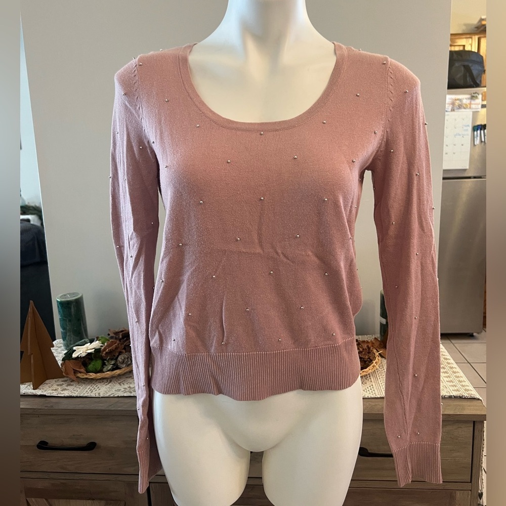 Jennifer Lopez mauve colored sweater